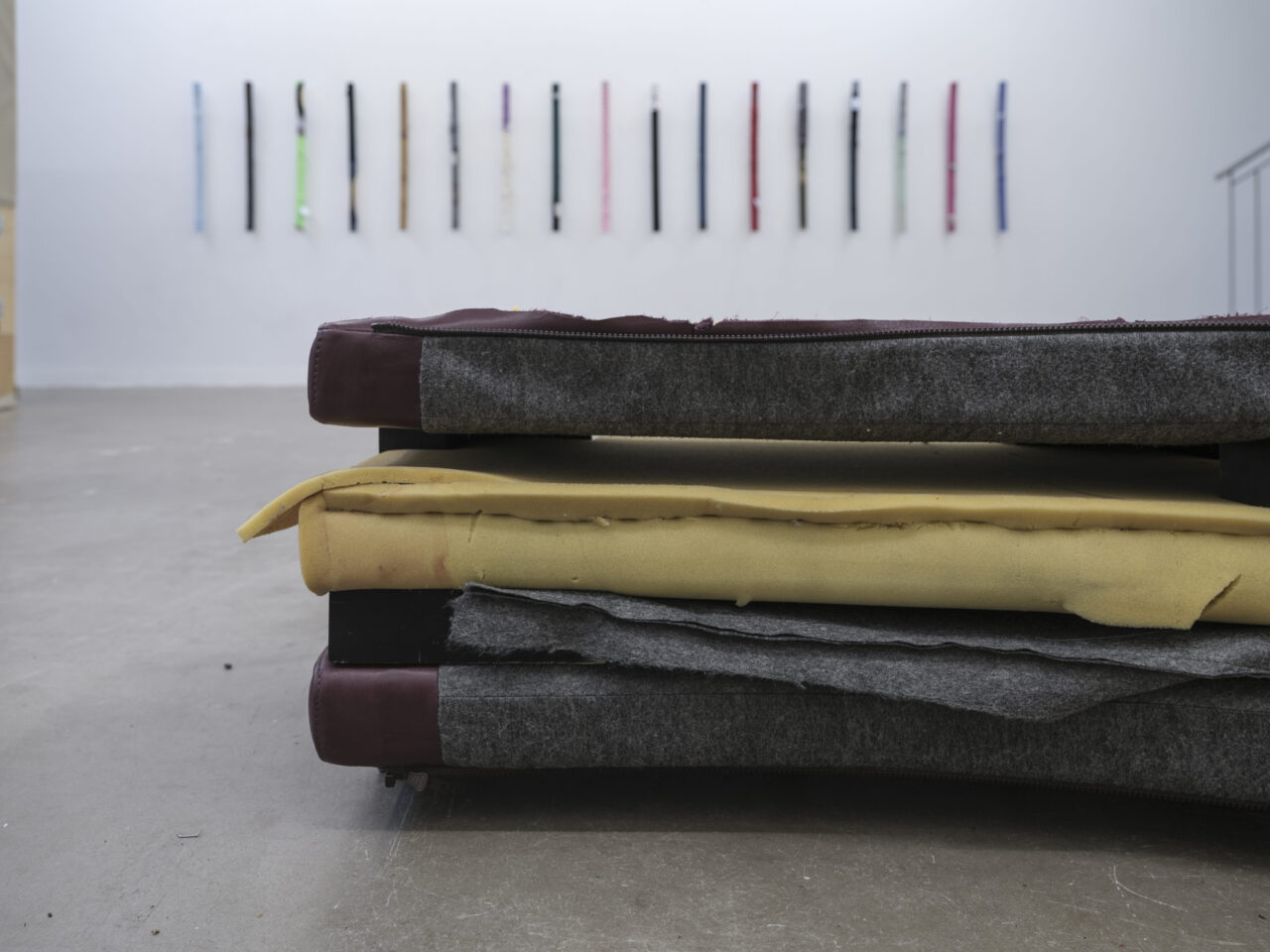 Four Boxes Galleri præsenterer kuraterede udstillinger for samtidskunst, design og arkitektur og støtter aktivt vækstlaget.